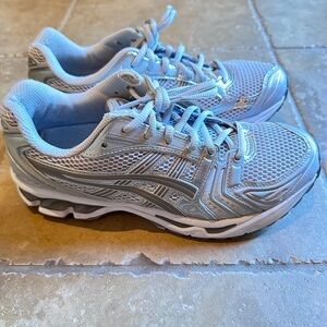 Asics Women's Gel-Kayano 14 Cloud Grey/Clay Grey in Size: 9